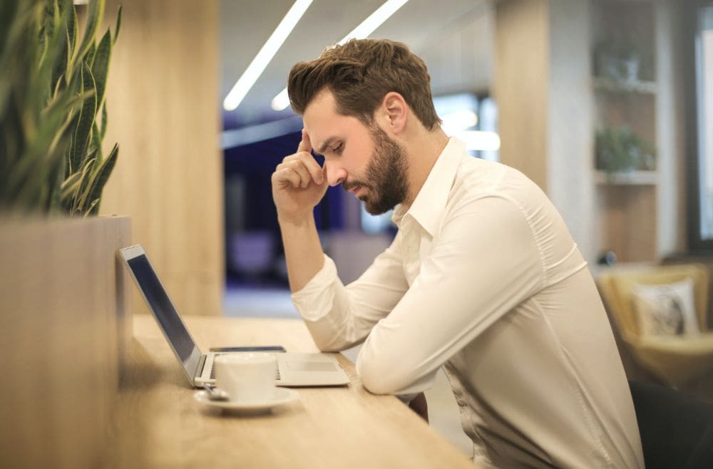 Man unhappy about bad reviews, reoprting fake reviews on his laptop